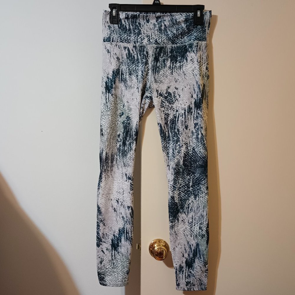 EUC ~ Guru Active Snake Skin Print Leggings (Size: Medium)